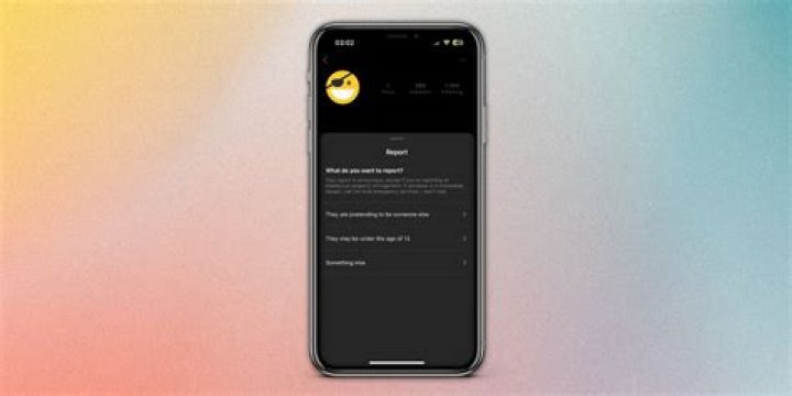 Screenshot of the option to restore Snapstreak on a yellow background