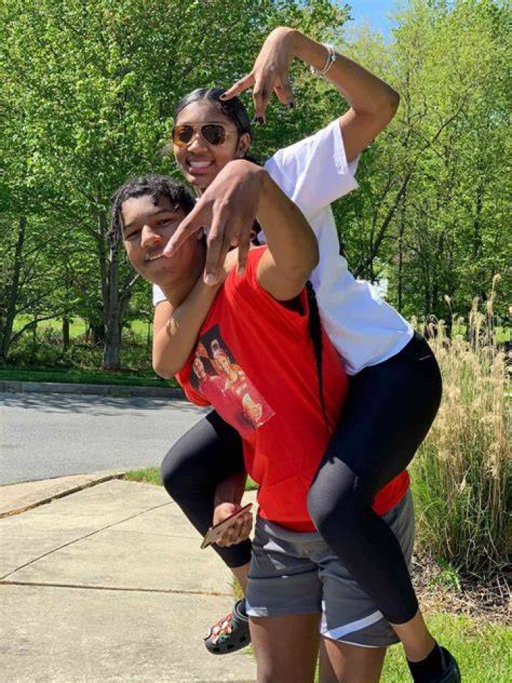 Seen Next to $1,400,000 Rich Sister Angel Reese, Who Is 6’9, 230 Lb Monster
Athlete Julian “Juju” Reese?