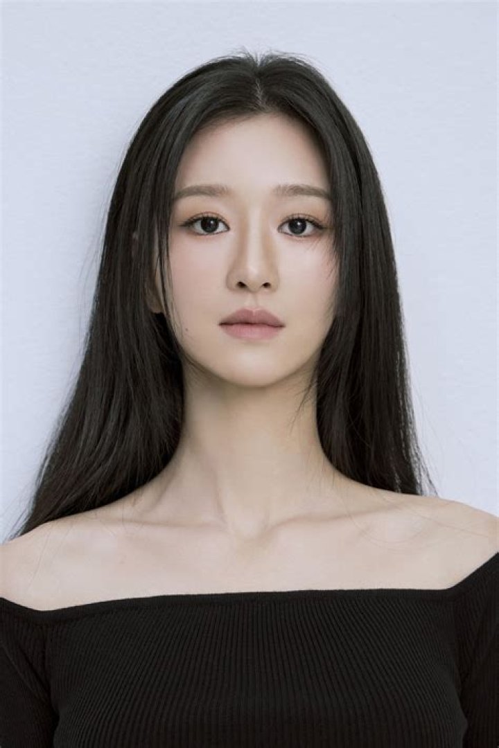 Seo Ye Ji Từ sinh vi&ecirc;n trường b&aacute;o đến n&agrave;ng &ldquo;đi&ecirc;n nữ&rdquo; khuynh đảo m&agrave;n ảnh