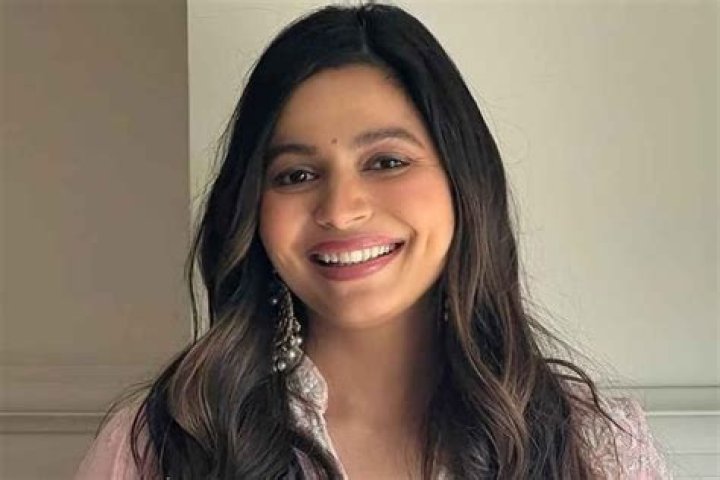 Shaheen Bhatt Affairs, Age, Net Worth, Height, Bio and More
