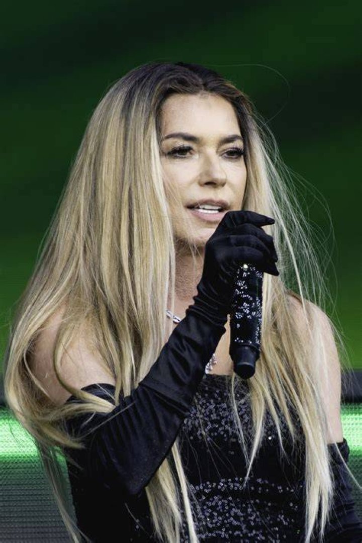 Shania Twain's Real-Life Story Is Full Of Tragedy
