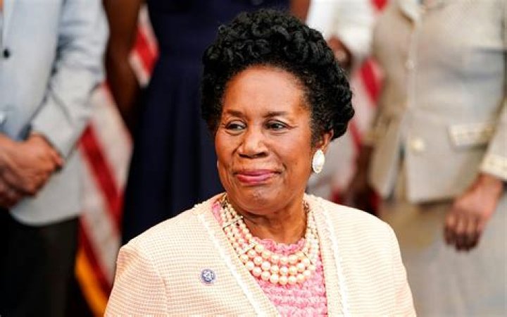 Sheila Jackson Lee height