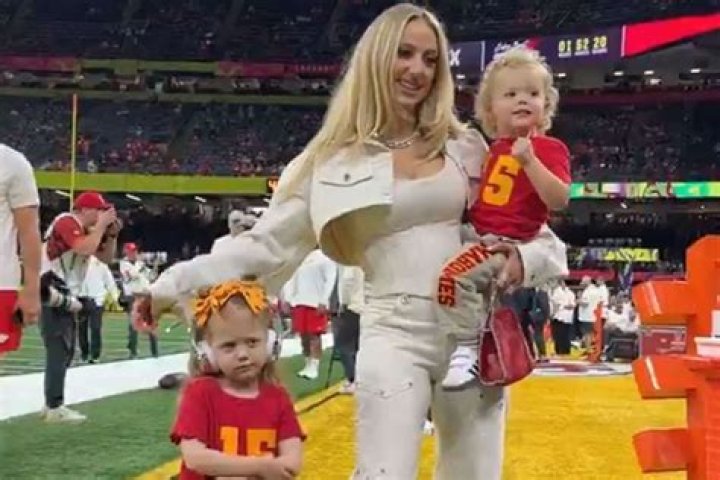 “Showing Me How Her Dada Throws”: Amidst Broncos Battle, Proud Mom Brittany
Mahomes Posts an Adorable IG Video Featuring Her Lovely Daughter