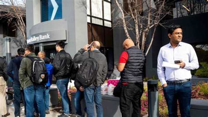 Silicon Valley Bank customers wait in line at SVB&rsquo;s headquarters in Santa Clara, California on March 13, 2023