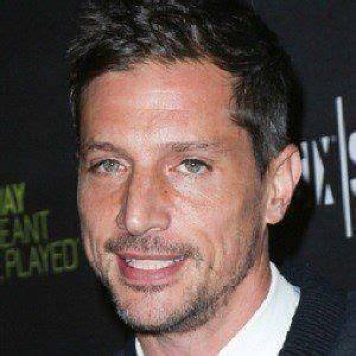Simon Rex age
