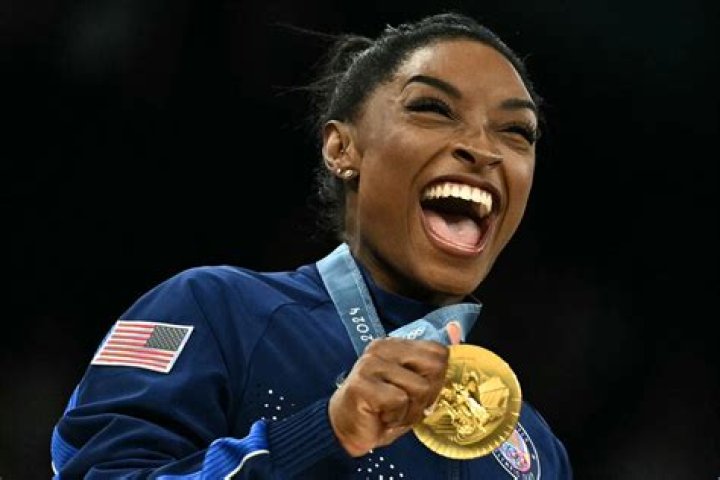 Simone Biles Celebrates 1Year Anniversary with Boyfriend Jonathan Owens