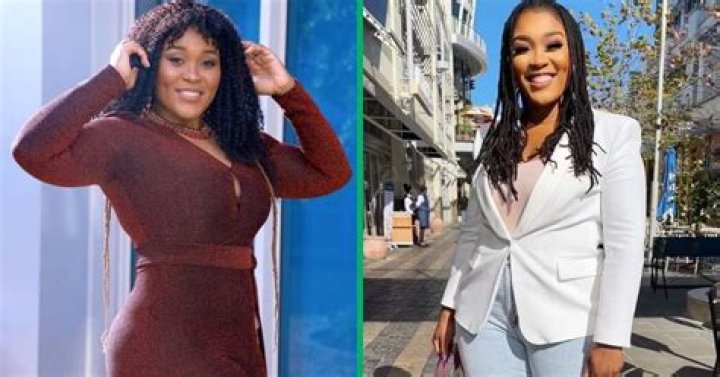 Singer Lady Zamar showed off her beautiful blue dress.