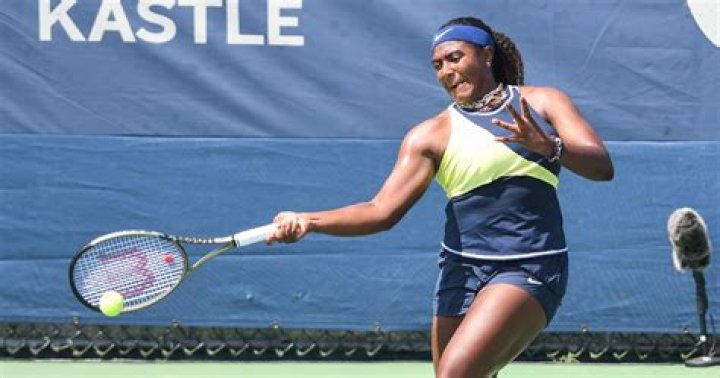 Sloane Stephens Upsets No. 9 Seed Karolina Pliskova in Straight Sets in 2R of
French Open 2021