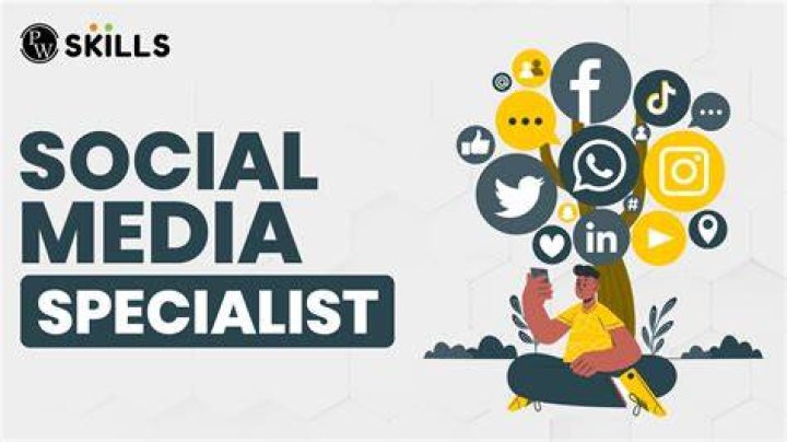 ما هي وظيفة متخصص السوشيال ميديا social media specialist