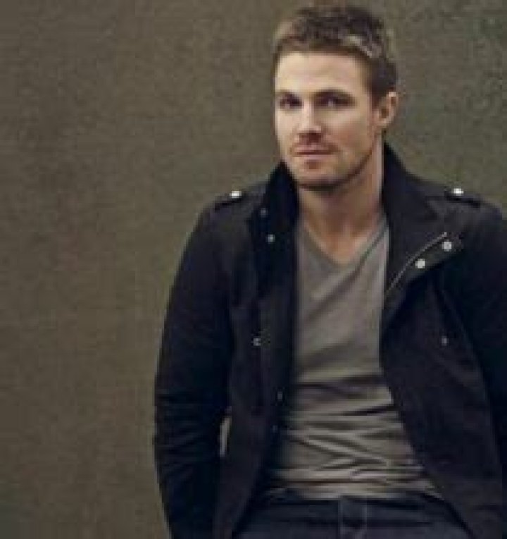 Stephen Amell Age, Net worth: Wife, Kids, Weight, Bio-Wiki