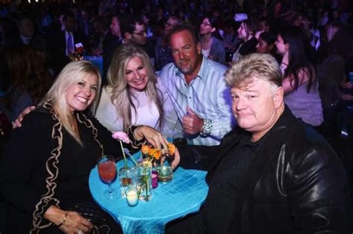 storage wars laura dan dotson cropped