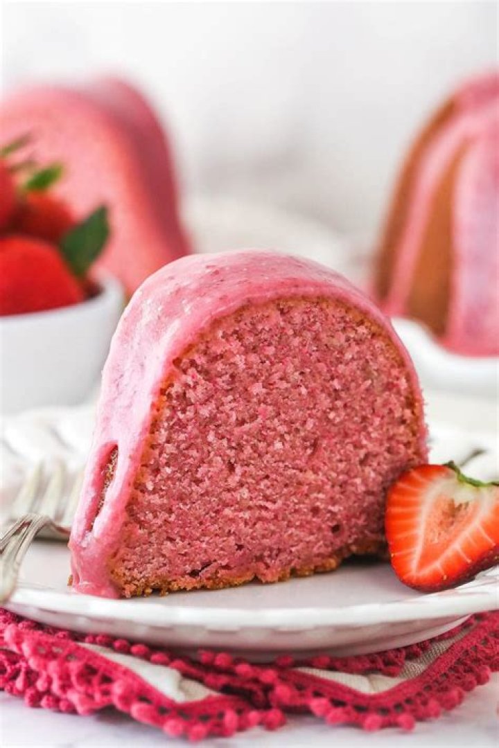 strawberry pound cake💗 in 2023 Strawberry perfume, Bath and body
