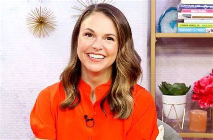 Sutton Foster Net worth, Age: Wife, Bio-Wiki, Weight, Kids