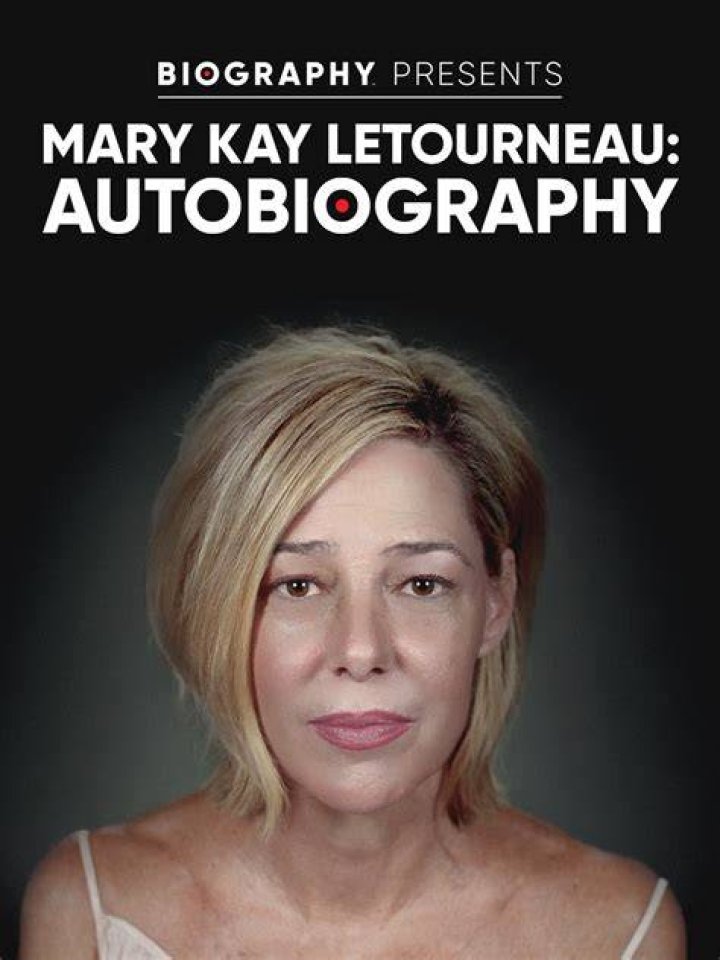 Suzanne Kay Bio, Net Worth, Height, Single, Nationality, Facts
