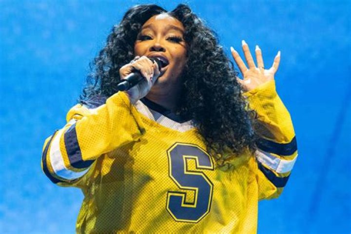 SZA Calls Out Unfaithful ExBoyfriend at London Show for Cheating