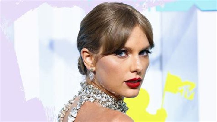Taylor Swift Wore a Naked Dress to the 2022 MTV VMAs&mdash;See Pics Glamour UK
