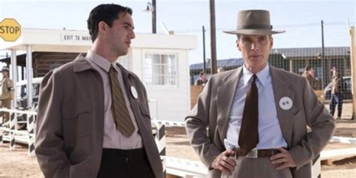 Teller speaks with Oppenheimer in Los Alamos in Oppenheimer