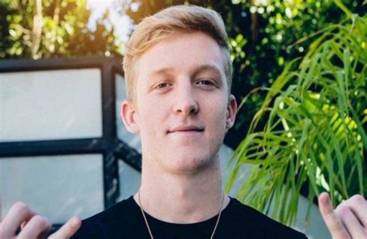 Tfue Shows How to Ace Fortnite With a Winning Streak!