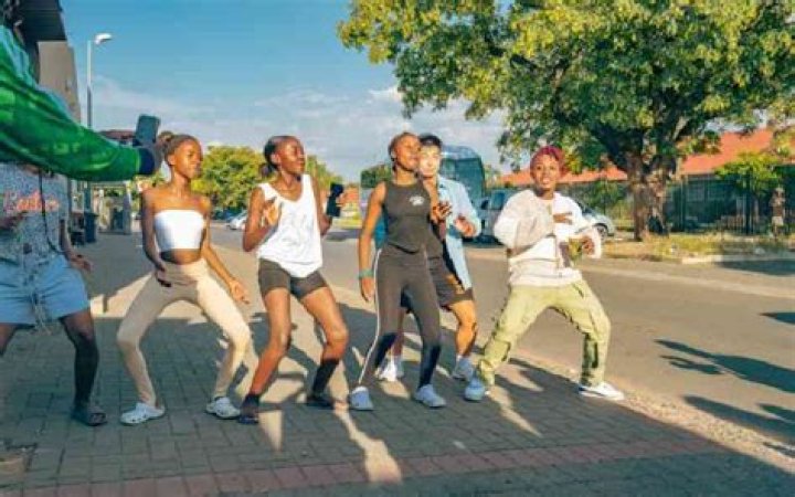 The Best Amapiano Dance Moves Out Right Now