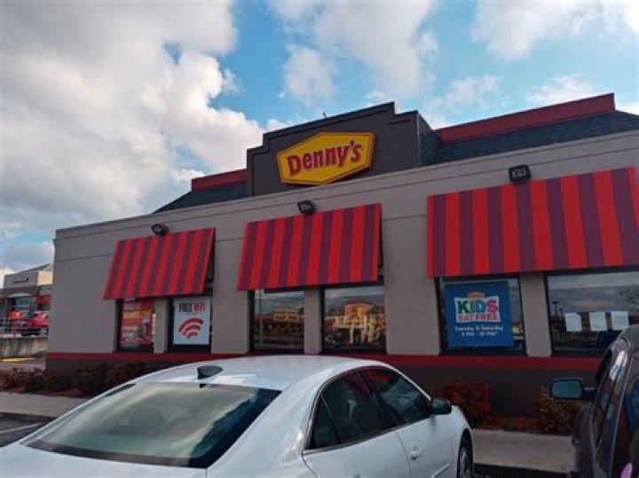 The exterior of Denny's in The Santa Clause