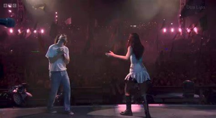 The pair performed the hit Paramore song, Misery Business.