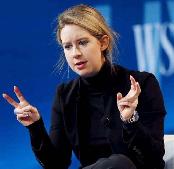 Theranos founder and CEO Elizabeth Holmes, centre, walks into federal court with her partner Billy Evans, right, and her parents in San Jose, Calif., Friday, Nov 18, 2022. Photo / AP
