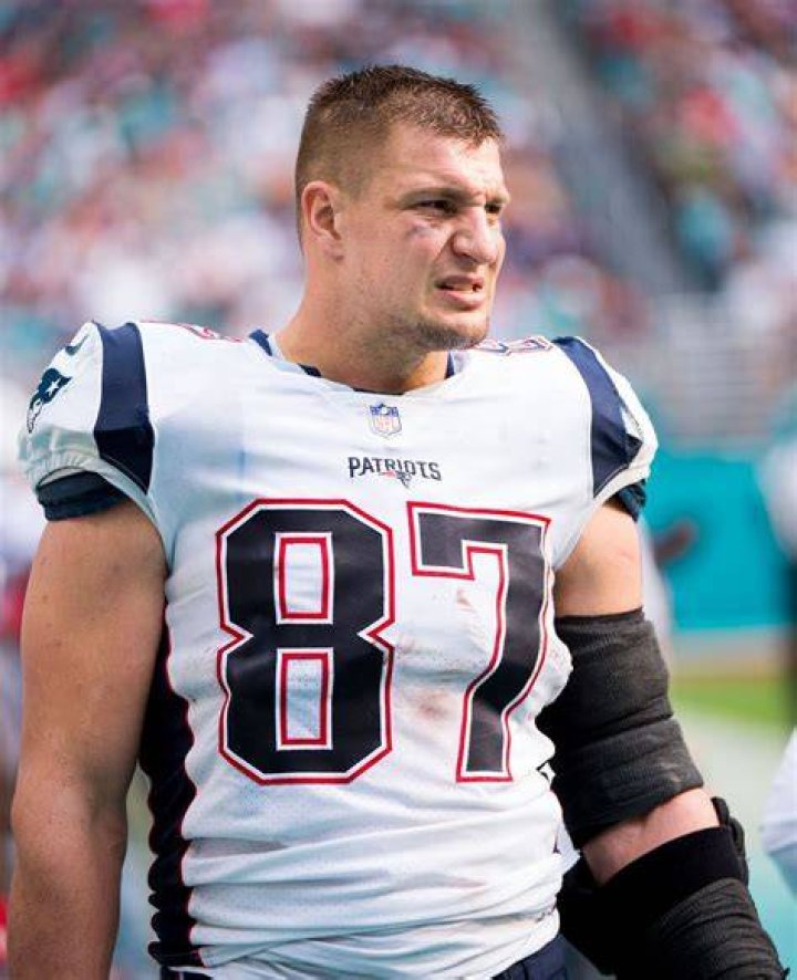 “There’s No Salary Cap”: Retired Rob Gronkowski Breaks Down the Dollars and
Cents Behind Shohei Ohtani’s Staggering $700M Contract