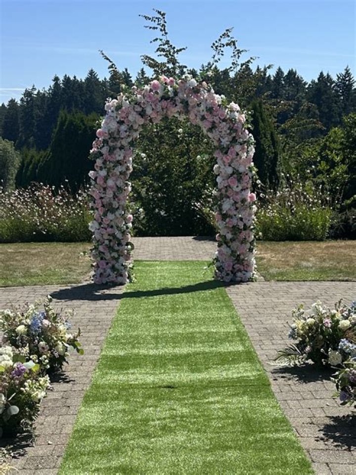 This flower archway will have a longer lifespan than their relationship. Photo / Channel 9