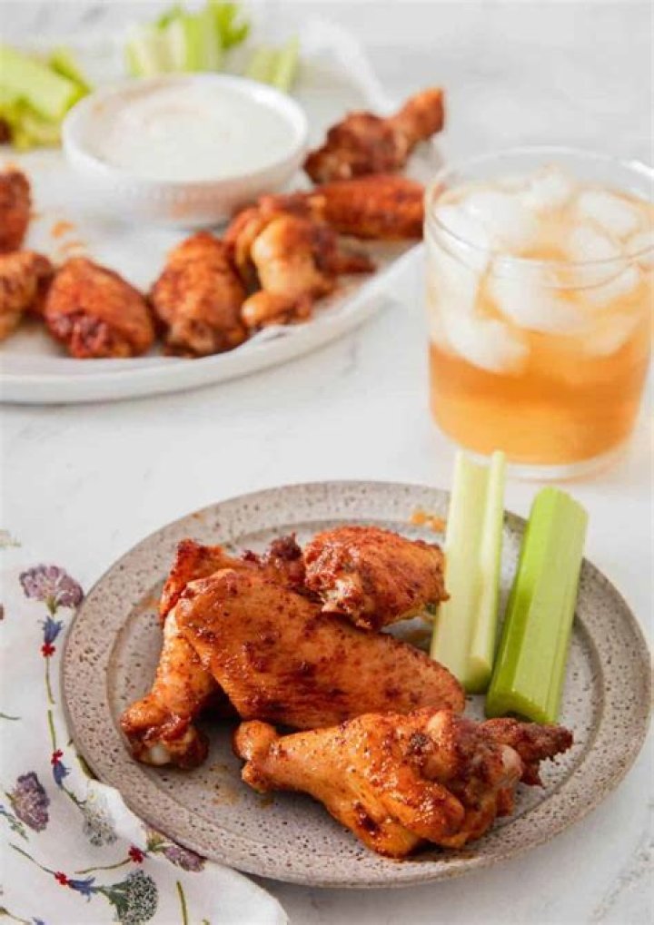 This Is The Right Way To Eat Chicken Wings