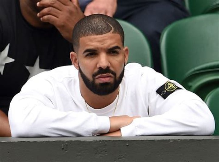 “Throwing Literal Pillows”: Drake’s Struggles in Boxing Footage Ignites Eminem
Boxing Match Talk