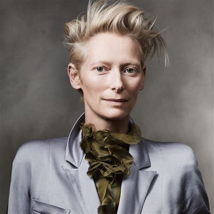 Tilda Swinton's height 5&rsquo; 10&rdquo; (178 cm) Tilda Swinton, Bridesmaid