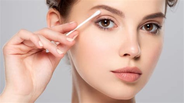 To Fix Make-Up Smudges, All You Need Is A Cotton Swab