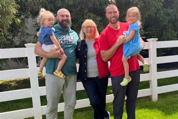 Travis Kelce & Jason Kelce Special: Here’s How the NFL Siblings Manage Christmas
Games And Family