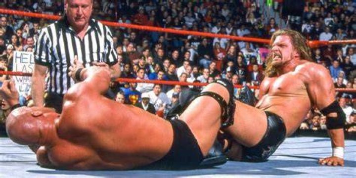 Triple H Vs Steve Austin