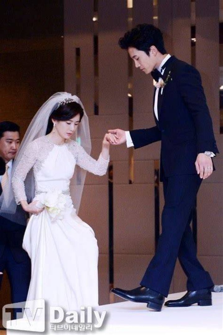 Unveiling Kim Yeo Jin The Wife Of Jang Hyuk And An Inspirational Force
