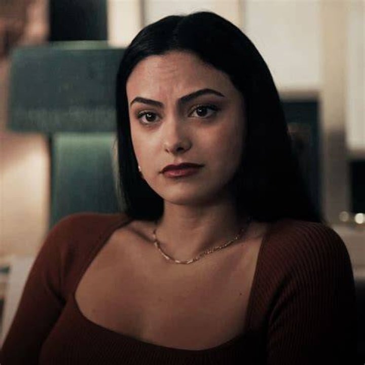 Veronica Lodge sitting on a bench in Riverdale