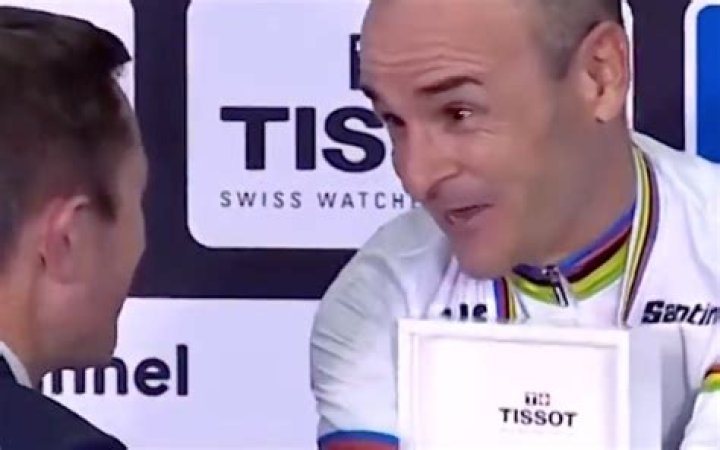 VIDEO: Armless Paralympic Cyclist Receives Wrist Watch With a Smile on His Face