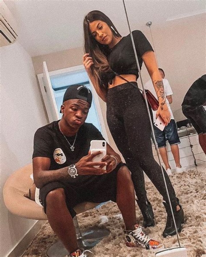 Vinicius Jr. assume namoro com exparticipante de reality show 'Te amo