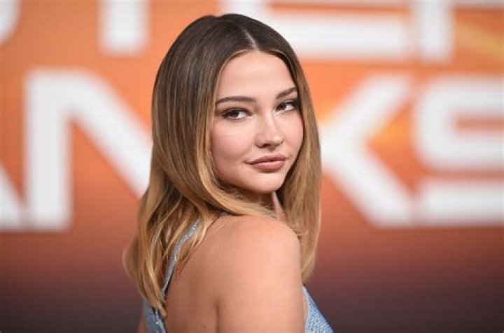 What Is Madelyn Cline's Natural Hair Colour? POPSUGAR Beauty UK