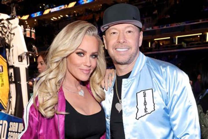 Who Is Donnie Wahlberg Married To