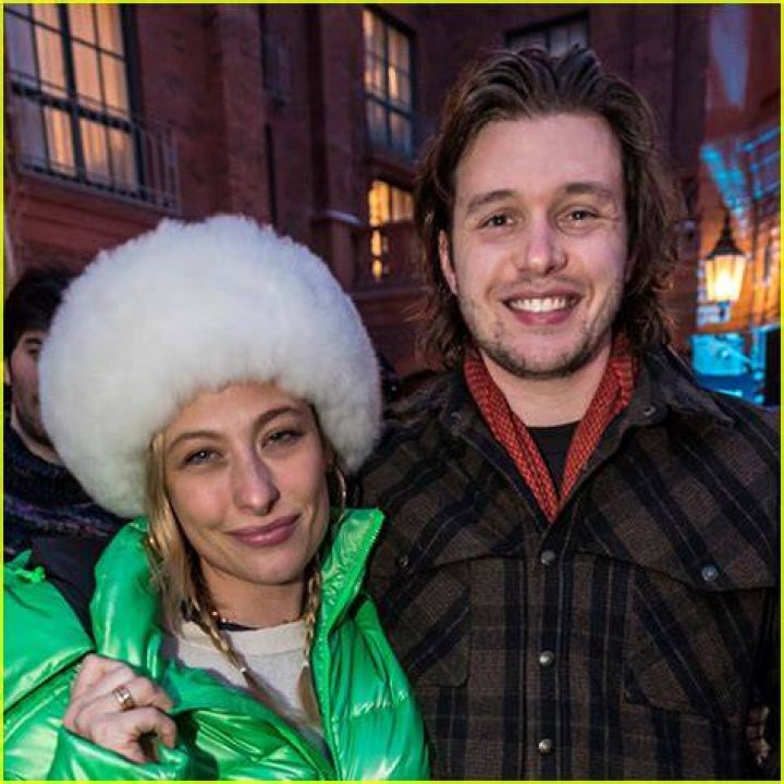 Who is Nick Robinson's girlfriend, Samantha Urbani? All about her