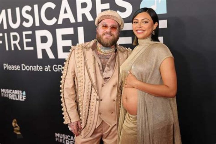 Who is Teddy Swims Wife? His Marital Status 2024 Magzica