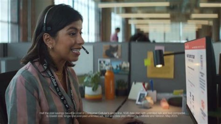 Who Is The Actress In The Sam Consumer Cellular Commercial?