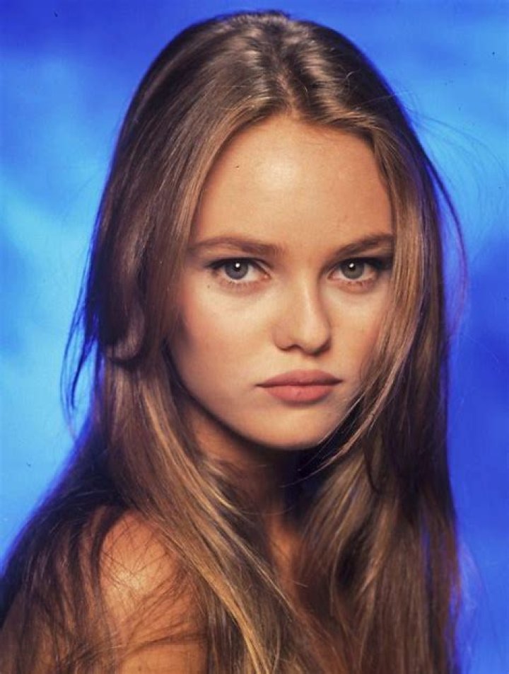 Who is Vanessa Paradis? Age, children, Johnny depp, teeth, songs, profile. worth Who is Vanessa Paradis? Age, children, Johnny depp, teeth, songs, profile. worth
