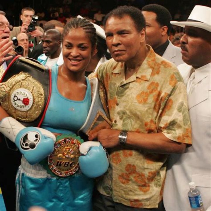 ‘Who’s Older?’ Rare Picture of Laila Ali With Mother Veronica Porsche Stuns
Boxing Fans