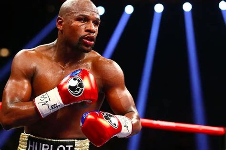 You Won't Believe Who Floyd Mayweather is Vacationing with in Bora Bora
