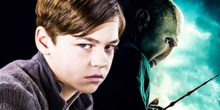 Young Tom Riddle holding out his hand in Harry Potter and the Chamber of Secrets
