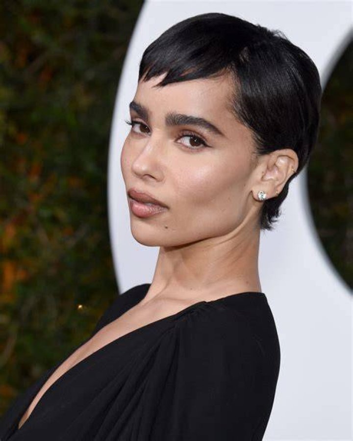 zoe kravitz cropped pixie cut blonde
